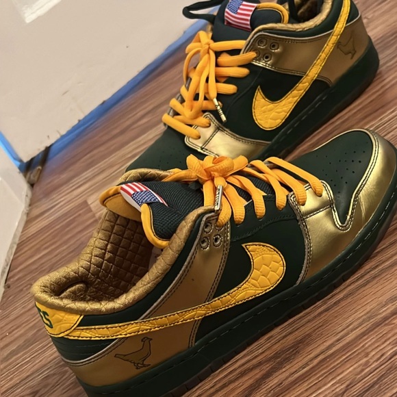 ****SOLD!*** Nike sb dunk doernbecher - Picture 1 of 2